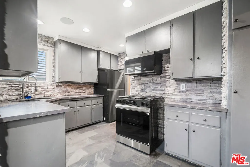 2932 W 129th Street, Gardena, California 90249 home-pic-6